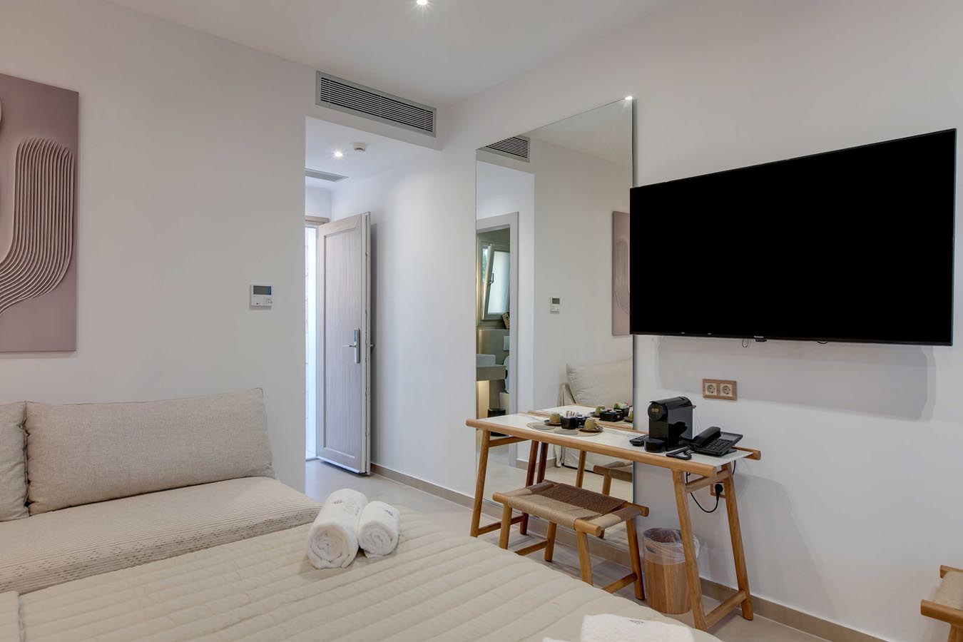 Tiara Holidays - Linari Sea & Suites - Deluxe Triple Room Sea View ogledalo
